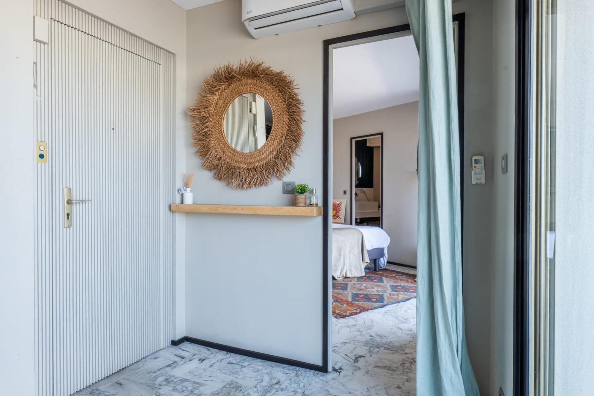 2-br Rooftop In Palm 2-min Walk To Beaches Cannes