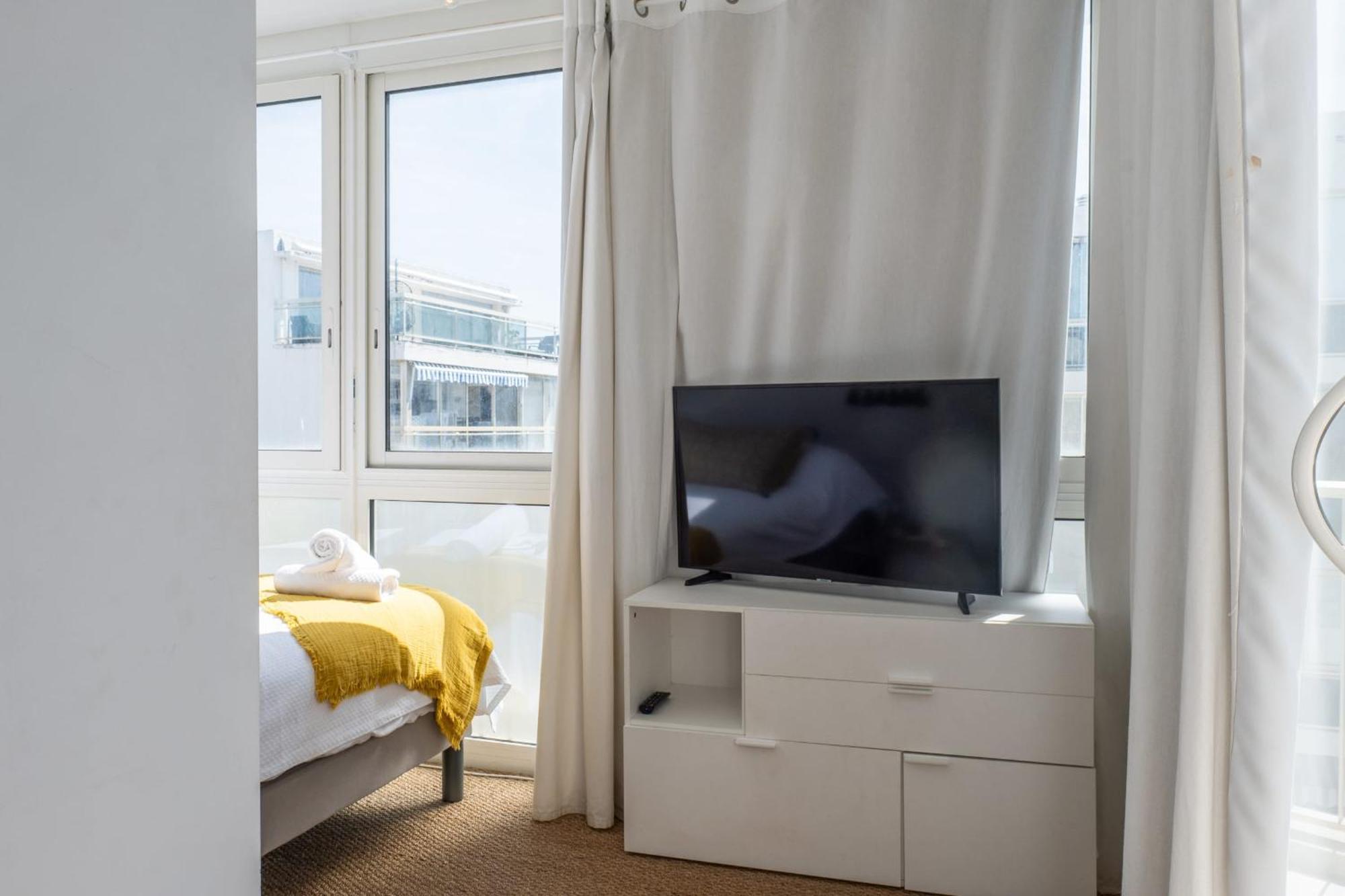 2-br Rooftop In Palm 2-min Walk To Beaches
